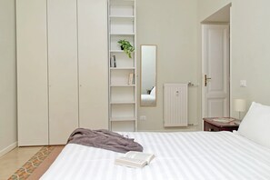 Apartment (1 Bedroom) | 1 bedroom, iron/ironing board, bed sheets