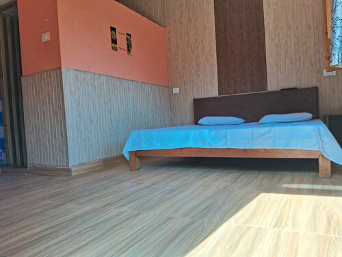 Lovely 9-bedroom hotel in Patal Bhuvaneshwar