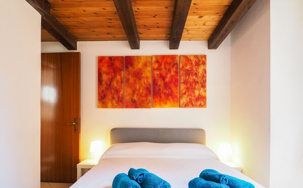 1 chambre, fer et planche à repasser, Wi-Fi gratuit, draps fournis