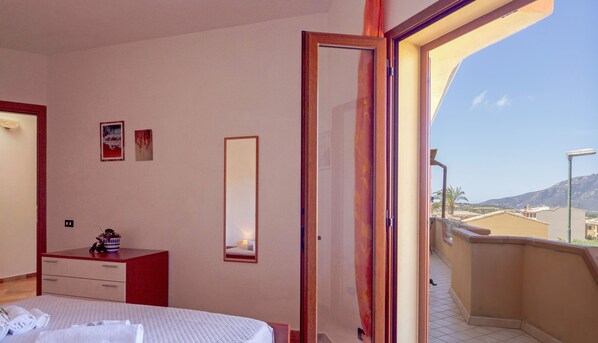 1 soveværelse, strygejern/strygebræt, sengetøj