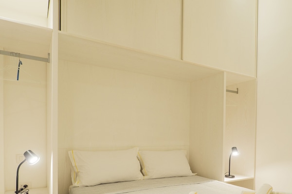 1 habitación, tabla de planchar con plancha, wifi gratis y ropa de cama
