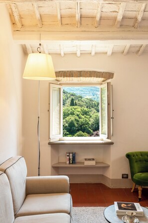 Villa, Garden View | Living area | 32-inch flat-screen TV with satellite channels - Il Casolese Vignamaggio Private Pool  (Greve in Chianti)