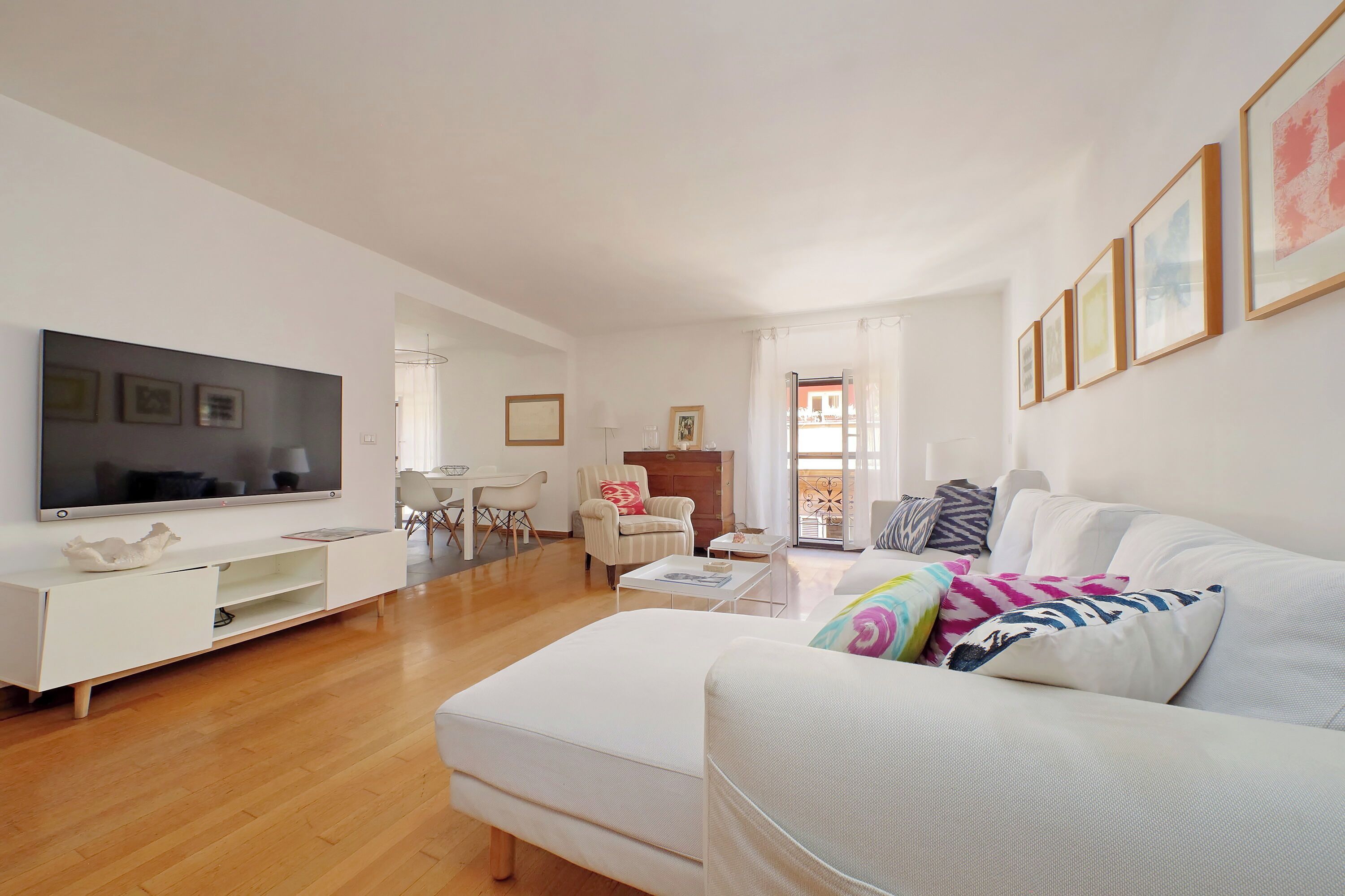 32-inch Smart TV with cable channels