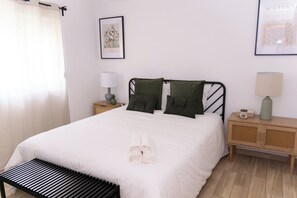 2 bedrooms, iron/ironing board, free WiFi, bed sheets - Casa Alagoa (Montemor-o-velho)