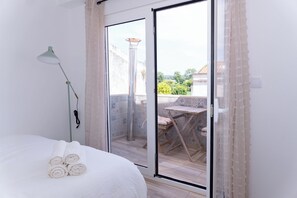 2 chambres, fer et planche à repasser, Wi-Fi gratuit, draps fournis