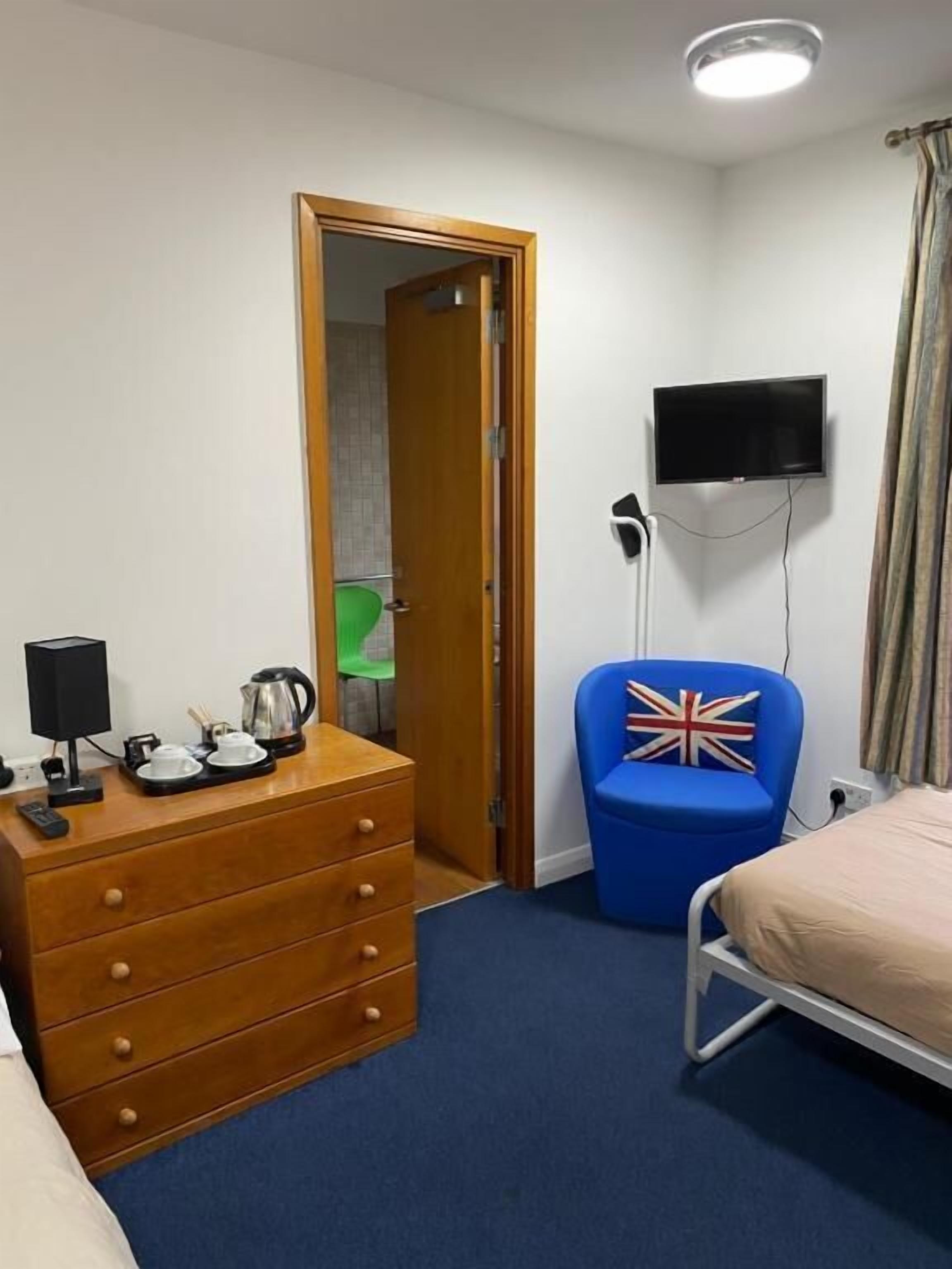 Family room with the bathroom room 27 | Iron/ironing board, free WiFi