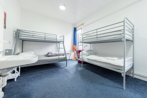 Family room with the shared bathroom 3 | Iron/ironing board, free WiFi - Pax Lodge (London)