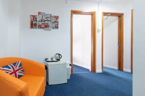 Iron/ironing board, free WiFi - Pax Lodge (London)