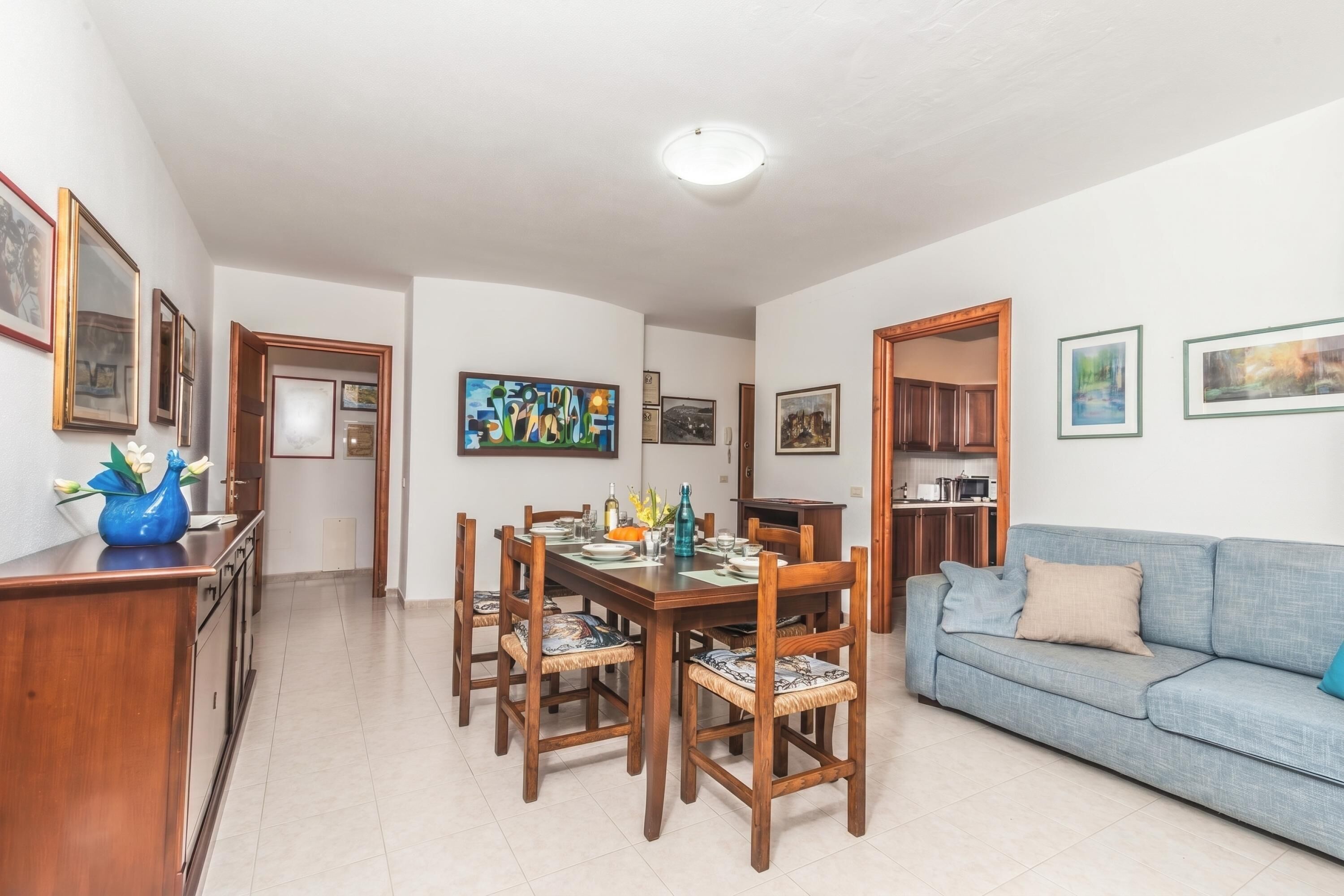 Family Apartment, 3 Bedrooms, 2 Bathrooms (Scacciapensieri) | Living area | Smart TV
