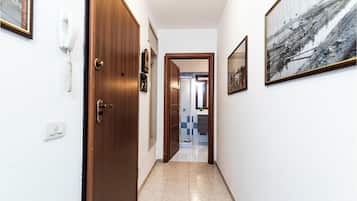 Family Apartment, 3 Bedrooms, 2 Bathrooms (Scacciapensieri) | Interior