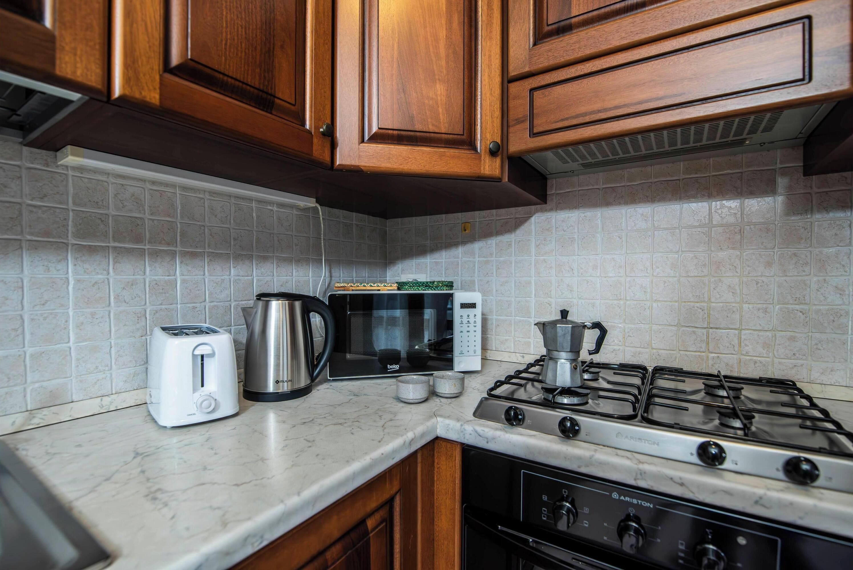 Fridge, microwave, oven, stovetop