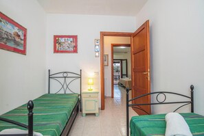 Appartement familial, plusieurs chambres, 2 salles de bains (Scacciapensieri) | 3 chambres, accès au Wi-Fi (inclus), literie fournie