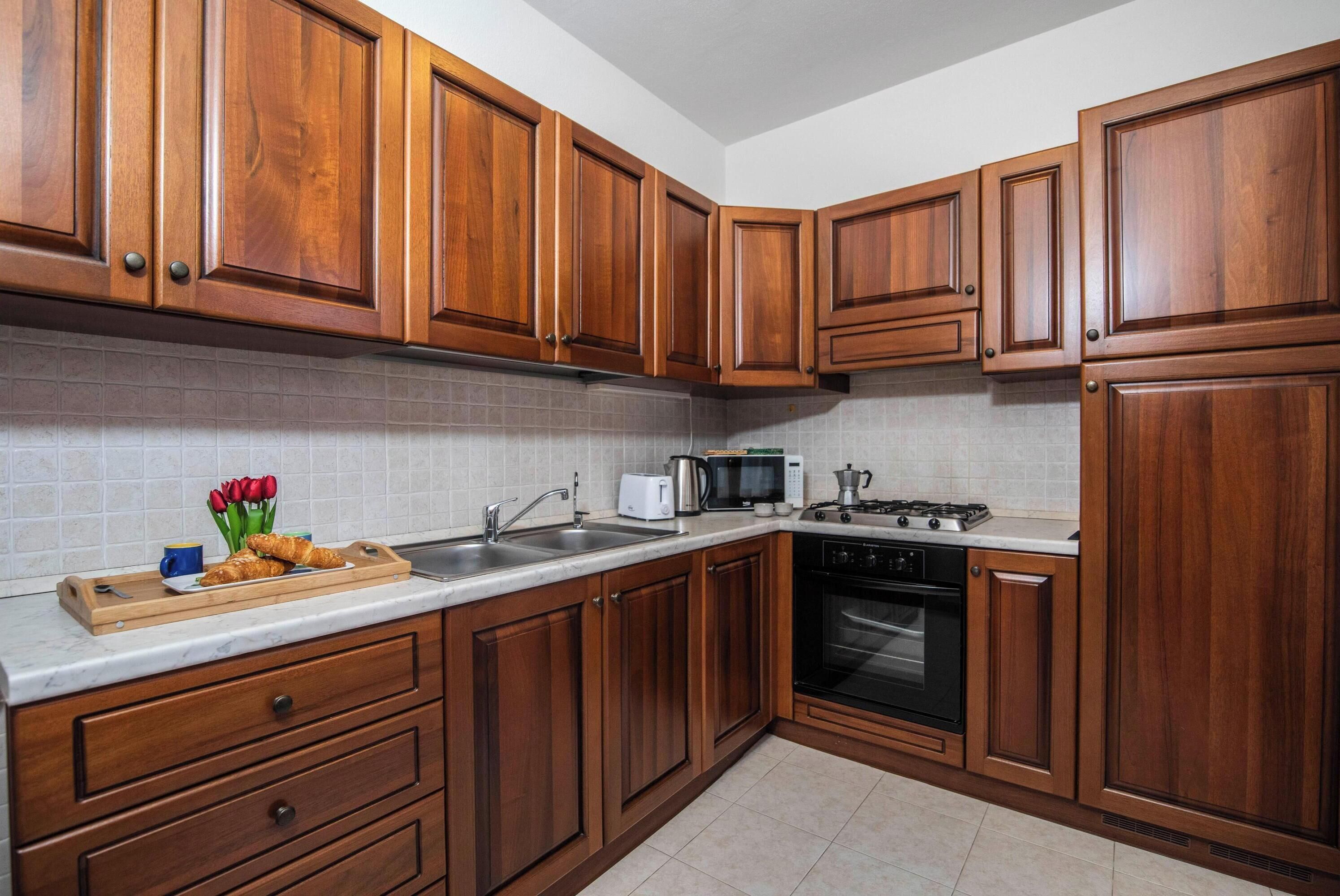 雪櫃、微波爐、焗爐、爐具