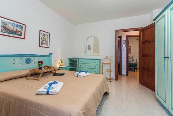 3 bedrooms, free WiFi, bed sheets - Scacciapensieri (Olbia)