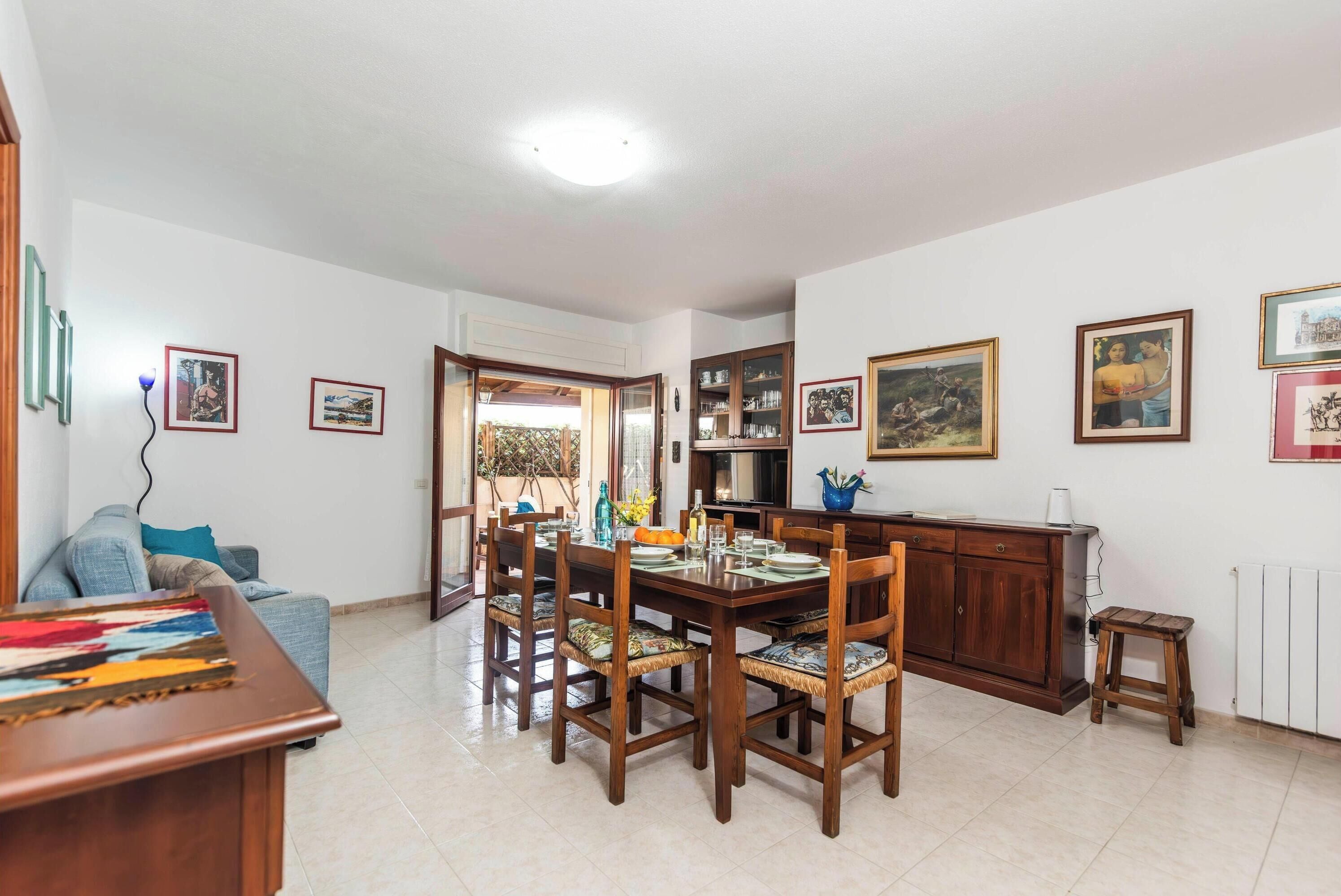Apartamento familiar, varias habitaciones, 2 baños (Scacciapensieri) | Zona de estar | Una Smart TV