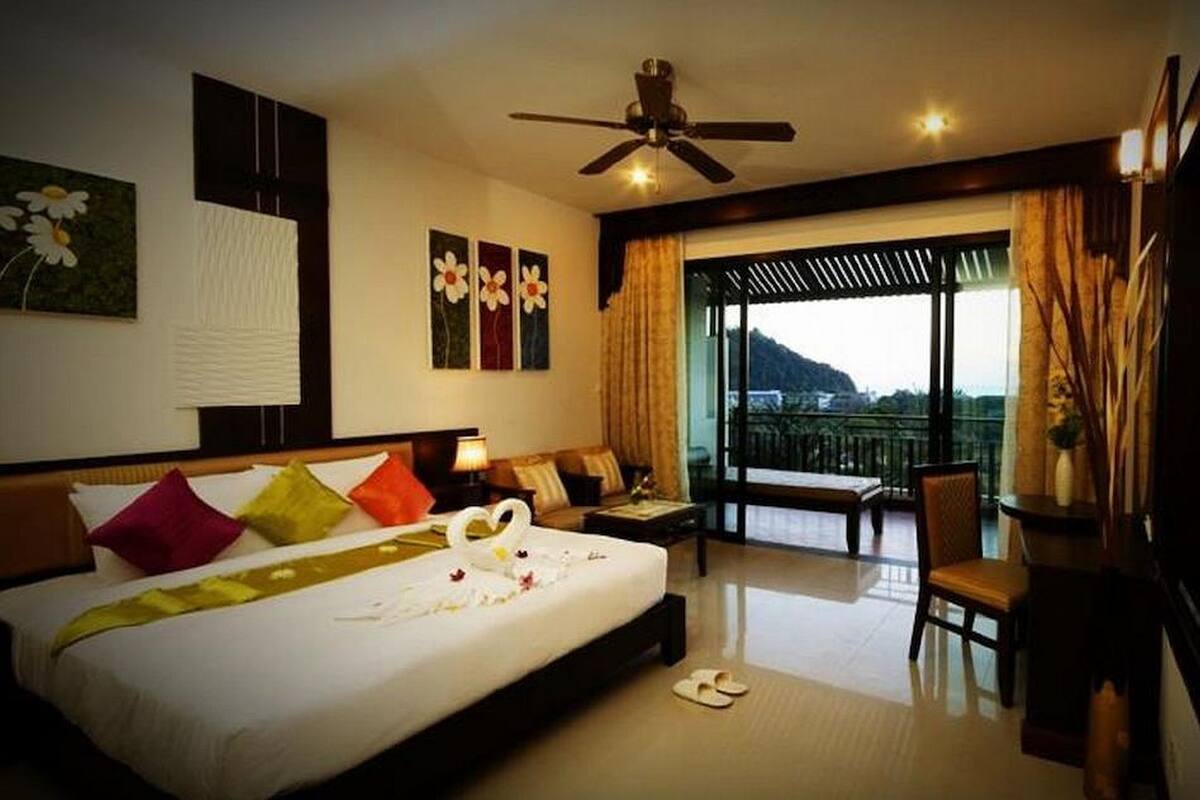 In-room safe, desk, rollaway beds, free WiFi