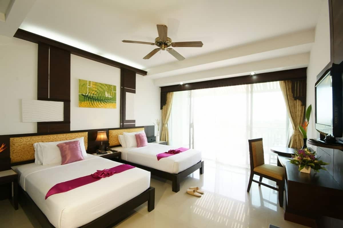 In-room safe, desk, rollaway beds (surcharge), WiFi (free)