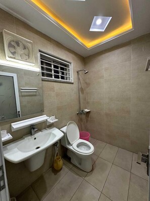 A modern bathroom with a sink, toilet, and shower. - Pyramid Guest House (Islamabad)