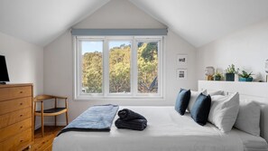 3 sovrum, skrivbord, gratis wi-fi och sängkläder