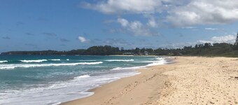 Bring your family, friends and pets. 14ppl + 5mins from beach, shops and rest’s!