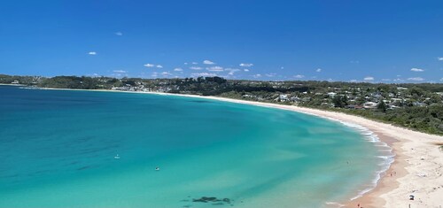 Bring your family, friends and pets. 14ppl + 5mins from beach, shops and rest’s!