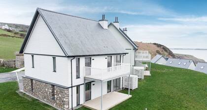A llyn peninsula that sleeps 5 guests in 2 bedrooms