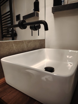 House, 2 Bedrooms, Smoking, Garden View | Bathroom - Elegant Palermo Getaway - Garden Oasis in the Heart of the City (Palermo)
