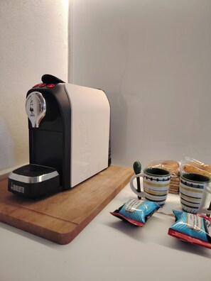 House, 2 Bedrooms, Smoking, Garden View | Coffee and/or coffee maker