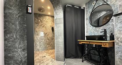 Love Room de charme avec spa privatif Escapade romantique à 2 pas de la Belgique