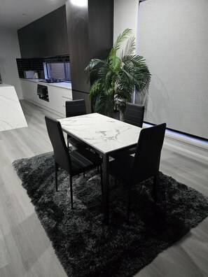 House, 4 Bedrooms | Dining