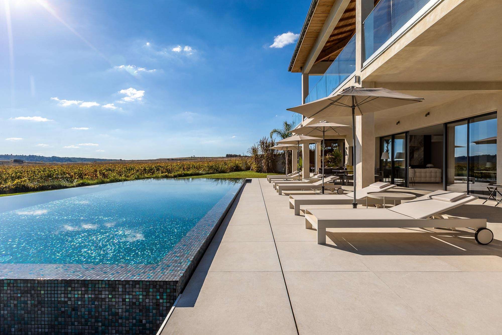 Een verwarmd zwembad