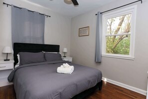 3 chambres, fer et planche à repasser, Wi-Fi, draps fournis