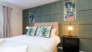 3 bedrooms, iron/ironing board, WiFi, bed sheets