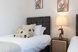 3 bedrooms, iron/ironing board, WiFi, bed sheets