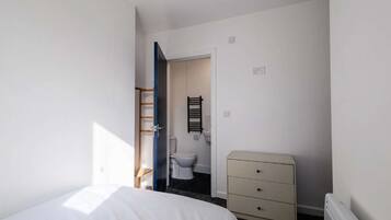 6 makuuhuonetta, silitysrauta/-lauta, Wi-Fi, vuodevaatteet