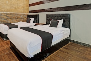 Deluxe Twin Room | Desk, free WiFi, bed sheets