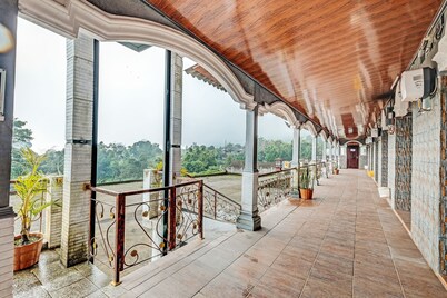 Capital O 92276 Hotel Pesona Gunung