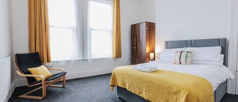 4 bedrooms, iron/ironing board, WiFi, bed sheets