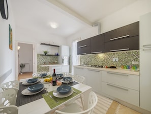 Mikrowelle, Ofen, Geschirrspüler