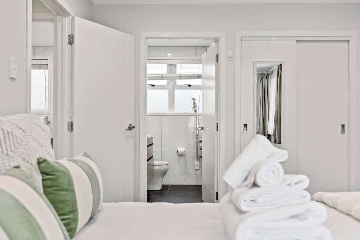 3 bedrooms, desk, iron/ironing board, WiFi