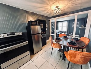 Dining - 1 Bed/1 Bath Condo w/Kitchen/LR-Sleeps up to 4PP (Russell)