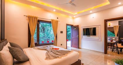 Moustache Select Naukuchiatal