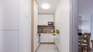 Classic-Apartment, Balkon, Stadtblick | Eigene Küche