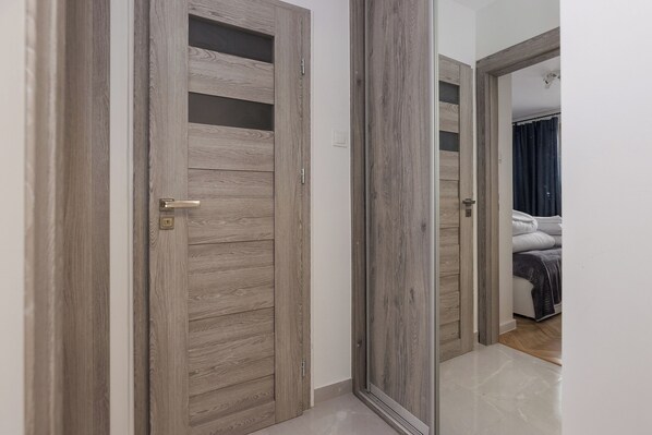 1 bedroom, blackout curtains, iron/ironing board, free WiFi - ShortStayPoland Twarda B35 (Warsaw)