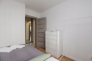 Classic-Apartment, Balkon, Stadtblick | 1 Schlafzimmer, Verdunkelungsvorhänge, Bügeleisen/Bügelbrett