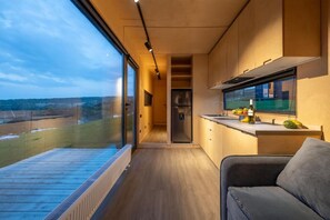 Comfort Twin Room | Living area | TV