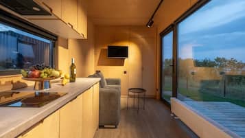 Comfort Twin Room | Living area | TV