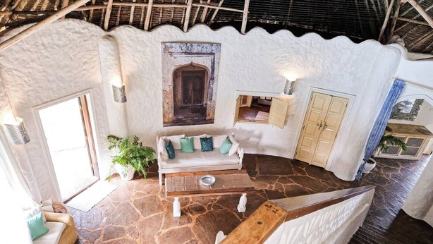 Unclassified image, 1 of 1, button - Room-cozy Family Room, Shared Bath (Malindi)