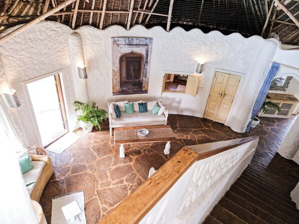 Living room - Room-cozy Family Room, Shared Bath (Malindi)