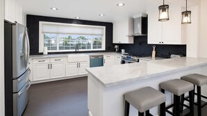 Coffee/tea maker, fridge, microwave, oven - Modern Luxury | Hot Tub | 4 Blocks to Mission Bay! (San Diego)
